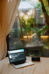 Floating market cabin