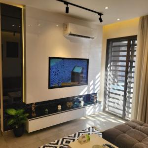 Madinity B8 - Fantasy Studio