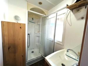 Villas Charmant Mobile-home 6 personnes sur terrain prive a Guidel-Plages - ROZVEN : Mobile Home
