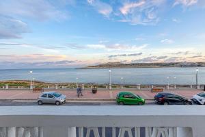 Qawra Beachside Bliss