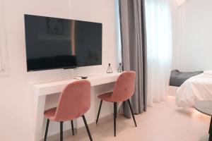 THE LOT luxury suites