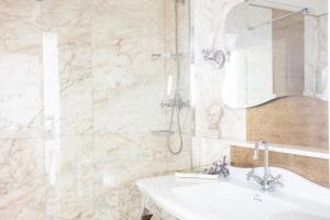Junior Suite with Lagoon View and Balcony room in Hotel Londra Palace