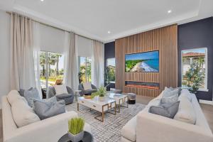 The Luxurious Bears Den Estate-TB009