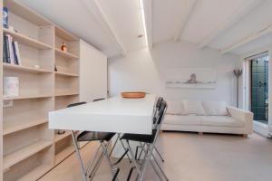 GuestHost - Piazza San Marco Cozy Retreat with Terrace