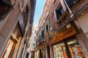 GuestHost - Piazza San Marco Cozy Retreat with Terrace