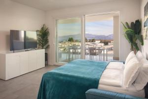 Perla Garda Lake Apartment With Pool