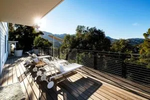 Hillside Hideaway with Deck And Spa in Topanga Canyon - Glenview