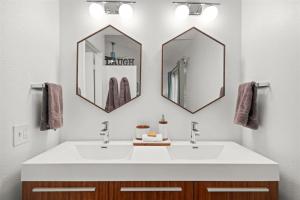 The Blue Door Bungalow - Your Private Palm Springs Home
