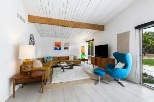 House of the Sun MCM Home With Pool And Hot Tub