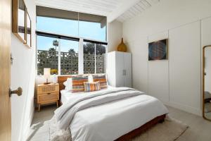 House of the Sun MCM Home With Pool And Hot Tub