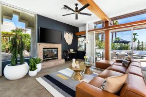 Sunsplash Retreat - Pool with Mountain Views