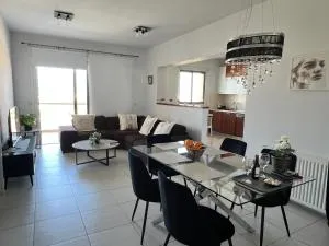 Queens Boutique Apartment 2BR - Ayios Dhometios