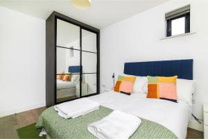 Shoreditch Hoxton London City 3 bed 2 bath over 3 floors Suit Large Families