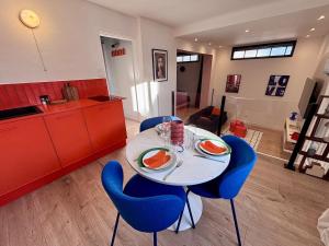 Appartements Appartement Theme Annees 60- l Baignoire Jets l Clim l Netflix : photos des chambres