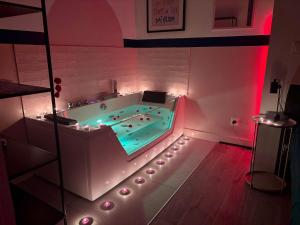 Appartements Appartement Theme Annees 60- l Baignoire Jets l Clim l Netflix : photos des chambres