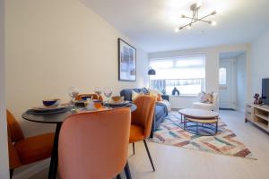 Hawick Apartment- 2-Bed in Coatbridge, Mins from Motorway to Glasgow