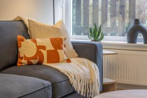 Hawick Apartment- 2-Bed in Coatbridge, Mins from Motorway to Glasgow