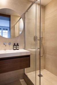 Elegant apartment - AC- 2BR-6P- Madeleine