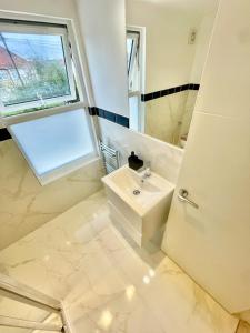 Modern 2 bedroom apartment in cambridge