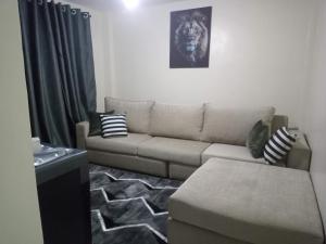 Modern furnished one bedroom unit near the airport