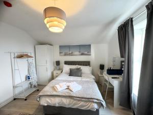 Executive Studio Apartment in the heart of Barry, Flat 1