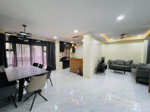 3 Storey Baguio Modern Transient House by DeiGratia