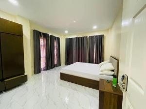 3 Storey Baguio Modern Transient House by DeiGratia