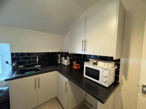 Executive Studio Apartment in the heart of Barry, Flat 1