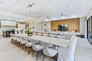 The Ultimate Vacation Mansion-TT463