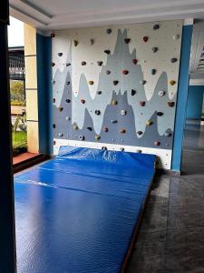 Nairobi High Rise with Balcony & Pool 24 7 Security