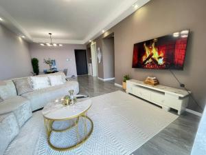 Nairobi High Rise with Balcony & Pool 24 7 Security