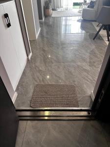 Nairobi High Rise with Balcony & Pool 24 7 Security