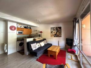 Appartement 2* 6 Couchages au Pied des Pistes avec Balcon et Parking – Les Angles - FR-1-295-178