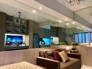 Modern Comfort Living! Netflix Ready