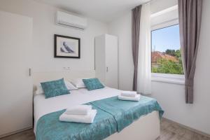 Beachfront Boutique Apartments with Free Parking