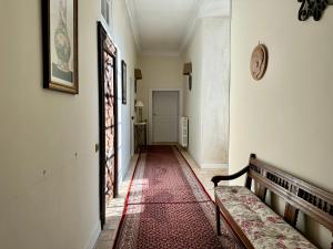 Maisons de vacances Chateau des Archeveques avec parc dans un village : photos des chambres