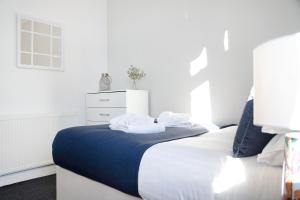 NEW! 2BR in West Terrace, Sleeps 4