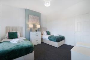 NEW! 2BR in West Terrace, Sleeps 4