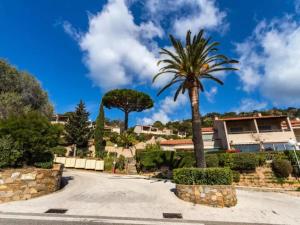 Appartements Appartement calme avec piscine et parking, proche plage, pour 4 personnes au Rayol-Canadel - FR-1-226B-141 : photos des chambres