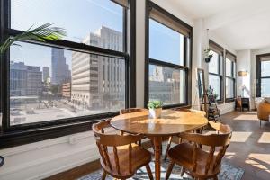 Skyline View Loft w Kitchen DTLA Exclusively Month Plus