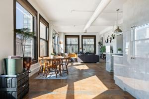 Skyline View Loft w Kitchen DTLA Exclusively Month Plus