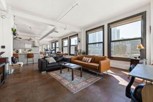 Skyline View Loft w Kitchen DTLA Exclusively Month Plus