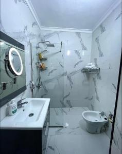 Seaside Chic 2BR Apt in Malabata