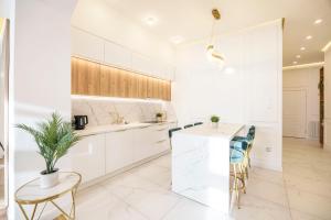 Luxurious Charming E47 City Center Suite by Prestige Homes