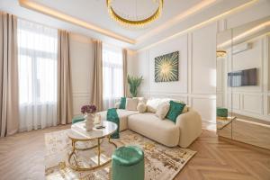 Luxurious Charming E47 City Center Suite by Prestige Homes