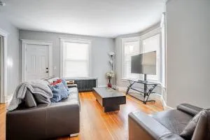 Welcome to Hat City Danbury, A Suburban Retreat - Bridgewater