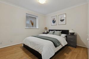 Parea Living - Quaint and Stylish Flat w Sunny Terrace