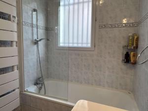 Maisons de vacances Maison 4 pieces, Garage, Proche Plage - FR-1-225C-155 : photos des chambres