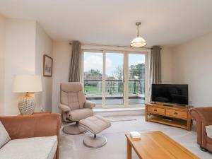 Time and Tide Apartment 25