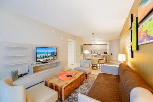 Ocean & City Views l Luxury Beachfront Condo